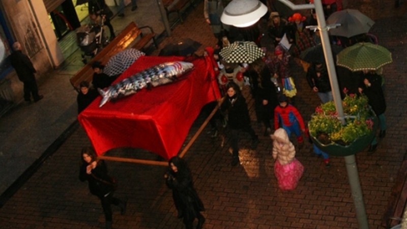 Umeendako jolasak eta sardinaren entierrua, Aratosteei agur esateko