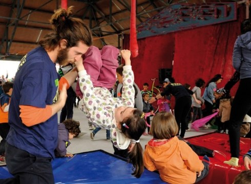 Umeendako zirko tailerra gaur arratsaldean Urkizun