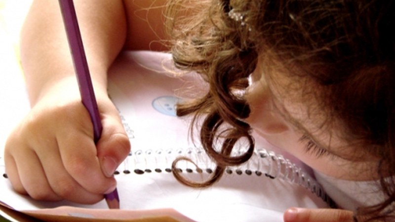 Umeentzako ipuin lehiaketa antolatu du El Corte Inglés-ak