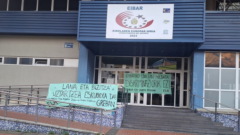 Unbe eta Ipuruako kirolguneetako atezainak greban daude zapatuaz geroztik