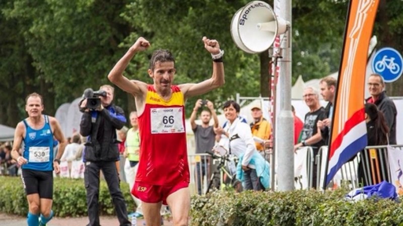 Unbeko atletismo pistari Asier Cuevas izena ipiniko diote