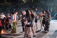 Untzaga, jendez gainezka San Juan suaren inguruan Untzaga, jendez gainezka San Juan suaren inguruan