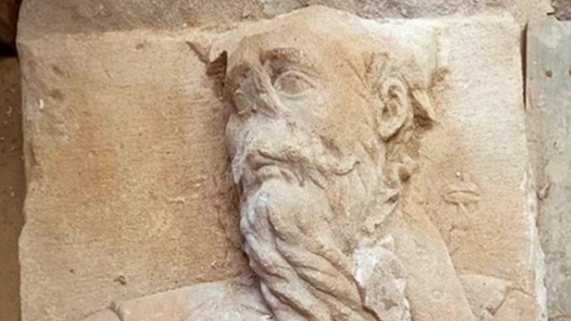 Untzagako dorretxeko fatxada nagusiaren balkoiko arkabuzariaren irudia zaharberrituko dute