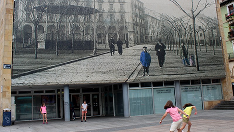 Untzagako Jubilatu Etxeko fatxadako argazkia kenduko du Udalak
