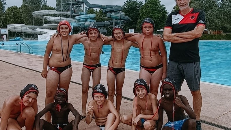 Urbat Ike Urkotronik waterpolo taldeak ilusioz eta berritasunekin hasi du 2025/26 denboraldia