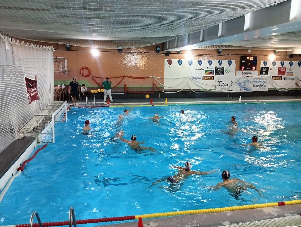 Urbat Urkotronik waterpolo taldeko alebinek zilarrezko dominarekin amaitu dute denboraldia