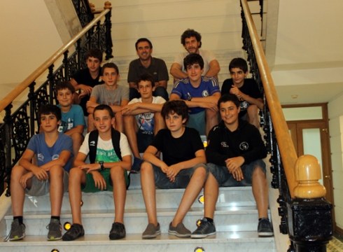 Urbat Urkotronik waterpoloko infantilei harrera