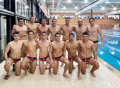 Urbat Urkotroniken talde nagusiak Elxeri 13-12 irabazi zion Paco Yoldi igerilekuan