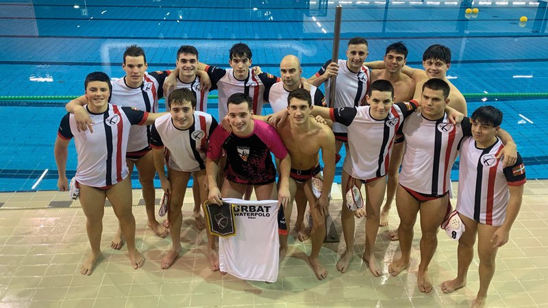 Urbat waterpolo taldeak Eneko Treviñoren Poble Nou izan zuen aurkari