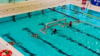 Urbat waterpolo taldeko emakumezkoek geldiezin jarraitzen dute