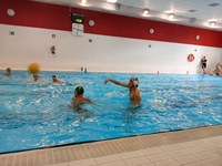 Urbat waterpolo taldeko emakumezkoek geldiezin jarraitzen dute