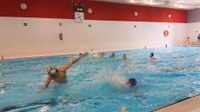 Urbat waterpolo taldeko emakumezkoek geldiezin jarraitzen dute