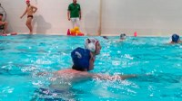 Urbat waterpolo taldeko emakumezkoek geldiezin jarraitzen dute