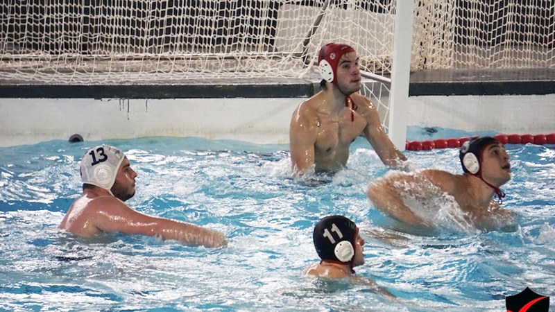 Urbat waterpoloko kadeteak nagusi, senior mailako bigarren taldea galtzaile