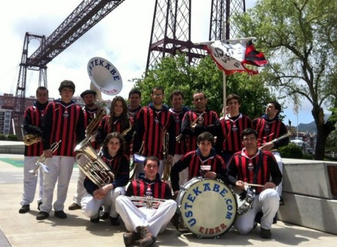 Urkiko jaiak gaur abiatuko dira, Ustekabek eta eMePebo5t taldeak girotuta