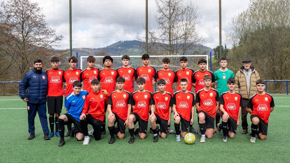 Urkiko jubenilen taldeak mailari eustea lortu du