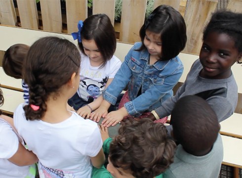 ‘Azeitero binagrero’ jolasa aurkeztu digute Urkizu eskolako ikasleek