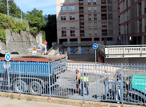 Urkizutik Bittor Sarasketarako sarbidea itxi dute asfaltatze-lanak egiteko