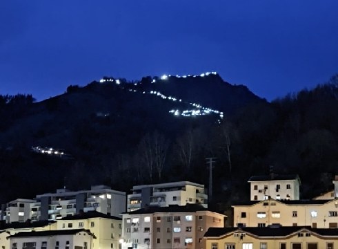 Urko argiztatu dute Eibarko Klub Deportiboaren mendeurrenaren ospakizunekin hasteko