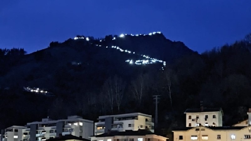 Urko argiztatu dute Eibarko Klub Deportiboaren mendeurrenaren ospakizunekin hasteko