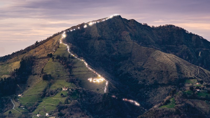 400 lagunek Deporren logoa irudikatuko dute bihar argiekin Untzagan