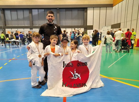 Urrezko domina bat eta zilarrezko lau lortu zuten Kalamua taldekoek Andorran