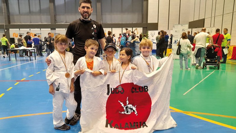 Urrezko domina bat eta zilarrezko lau lortu zuten Kalamua taldekoek Andorran