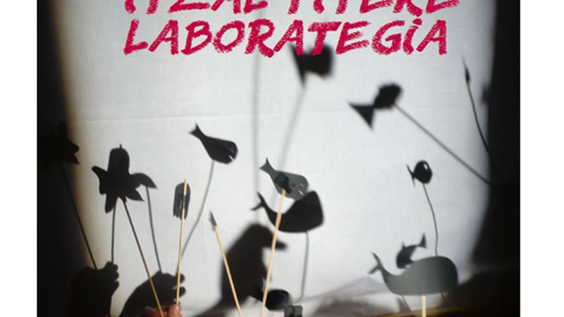 Urriaren 23rako haurrentzako "itzal titereen tailerra" antolatu du Eibarko liburutegiak