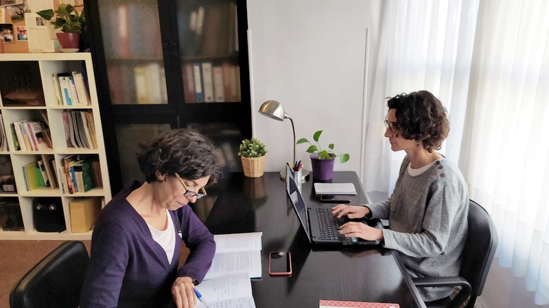 Urtea bete ondoren, Eibarko Udalak arrakastatsutzat jo du Adindu arreta psikosozialeko programa