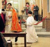 Urtero bezala, eibartar askok eraman dituzte San Blas opilak bedeinkatzera