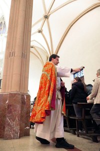 Urtero bezala, eibartar askok eraman dituzte San Blas opilak bedeinkatzera