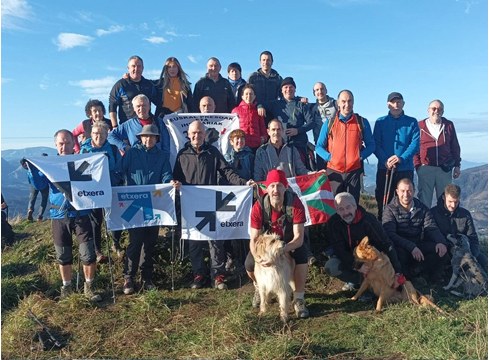 Urterokoari jarraituz, eibartar askok agurtu zuten Urte Berria Urko gainean