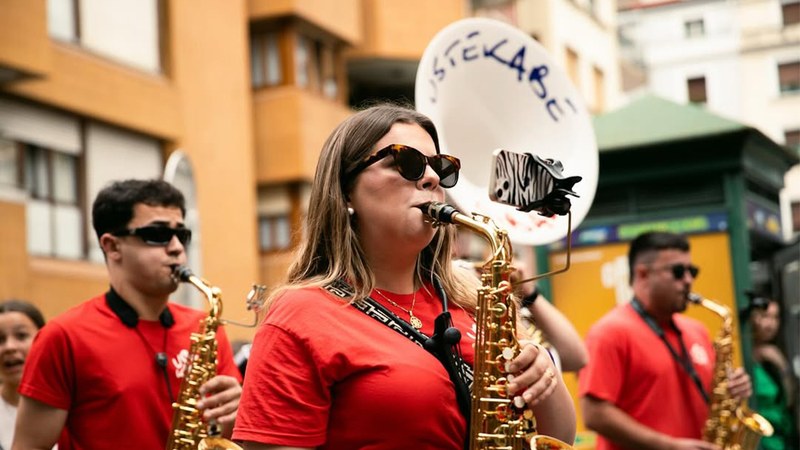 Ustekabe Txarangak zilarrezko ezteiak ospatuko ditu zapatuan