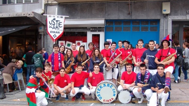 Ustekabek helbide berria dauka Facebook-en