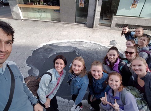 Utah-tik euskal dantzak ikastera etorri diren gazteek emanaldia eskainiko dute gaur Portalean