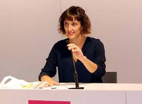 Uxue Alberdi egongo da bihar Eibarren, Harixa Emoten irakurle talderen saioan