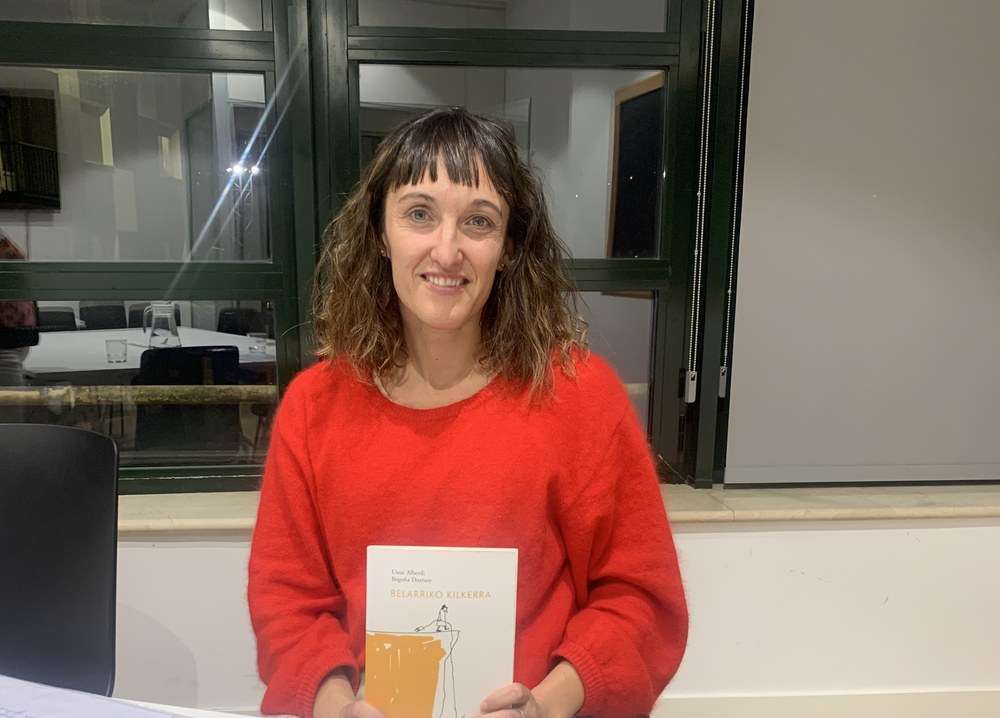 Uxue Alberdi idazlea izan da martxoko literatur tertulian