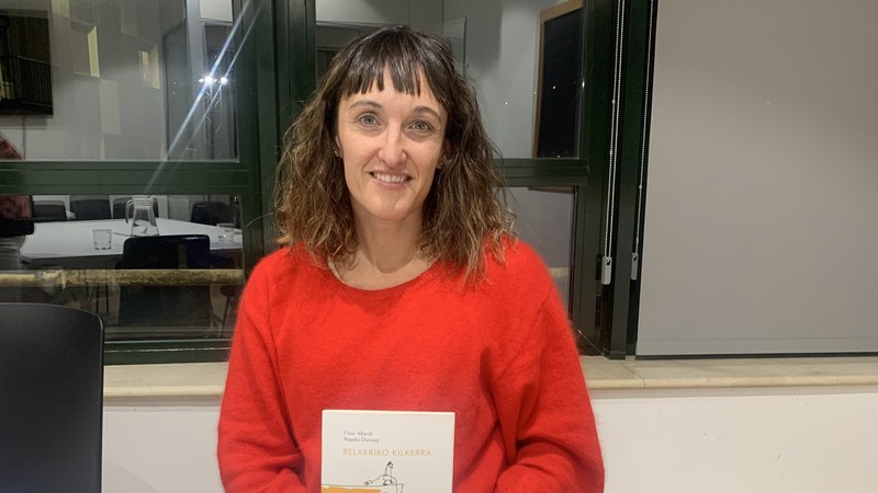 Uxue Alberdi idazlea izan da martxoko literatur tertulian