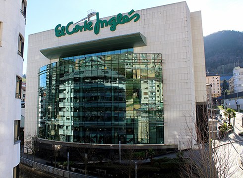 Barixakuan itxiko ditu ateak El Corte Inglesak, bide digitalari ekiteko