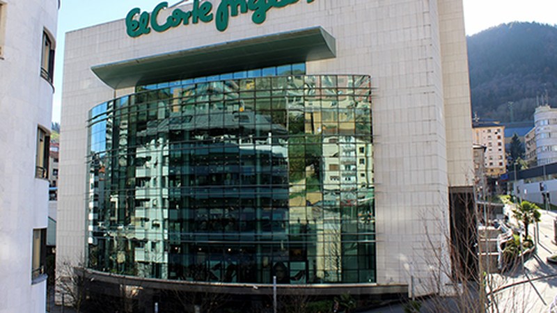 Barixakuan itxiko ditu ateak El Corte Inglesak, bide digitalari ekiteko