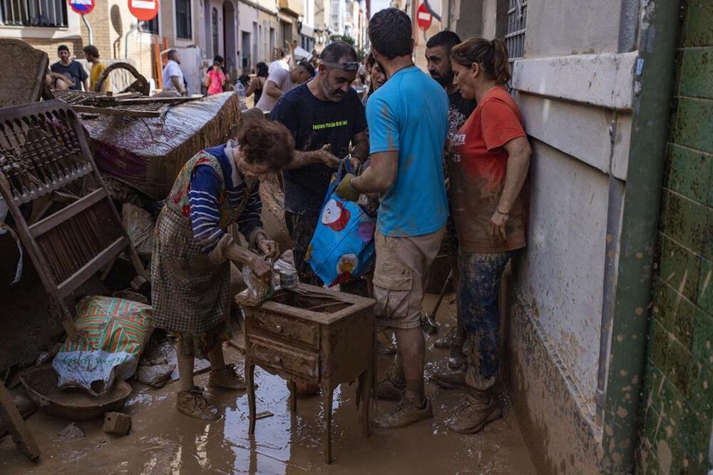 Valentziako euriteengatik kaltetuak izan direnei laguntzeko materiala jasoko dute Eibarren