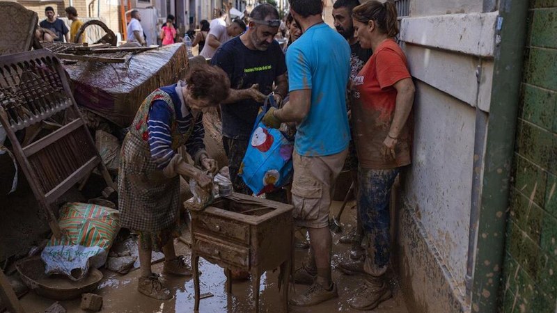 Valentziako euriteengatik kaltetuak izan direnei laguntzeko materiala jasoko dute Eibarren