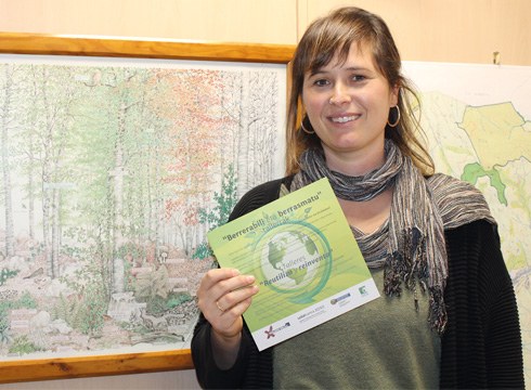 Vanesa Larrabide (Eibarko Udaleko Ingurumen teknikaria): “Zortzi tailer antolatu ditugu, hondakinak murrizten ikasteko”