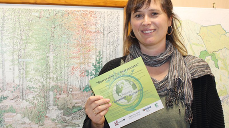 Vanesa Larrabide (Eibarko Udaleko Ingurumen teknikaria): “Zortzi tailer antolatu ditugu, hondakinak murrizten ikasteko”