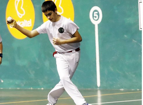 Varona Deporreko pilotariak Gipuzkoako txapelketako final laurdena jokatuko du bihar Astelenan