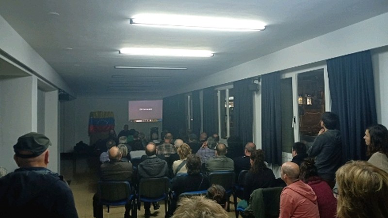 Venezuelari buruzko hitzaldian sabotajea egiten ahalegindu dira