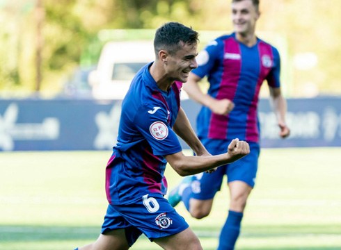 Vitoria-Deusto etzi Unben RFEF Bigarren Mailara igotzeko lehian