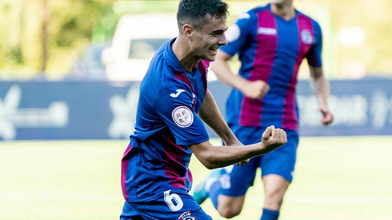 Vitoria-Deusto etzi Unben RFEF Bigarren Mailara igotzeko lehian