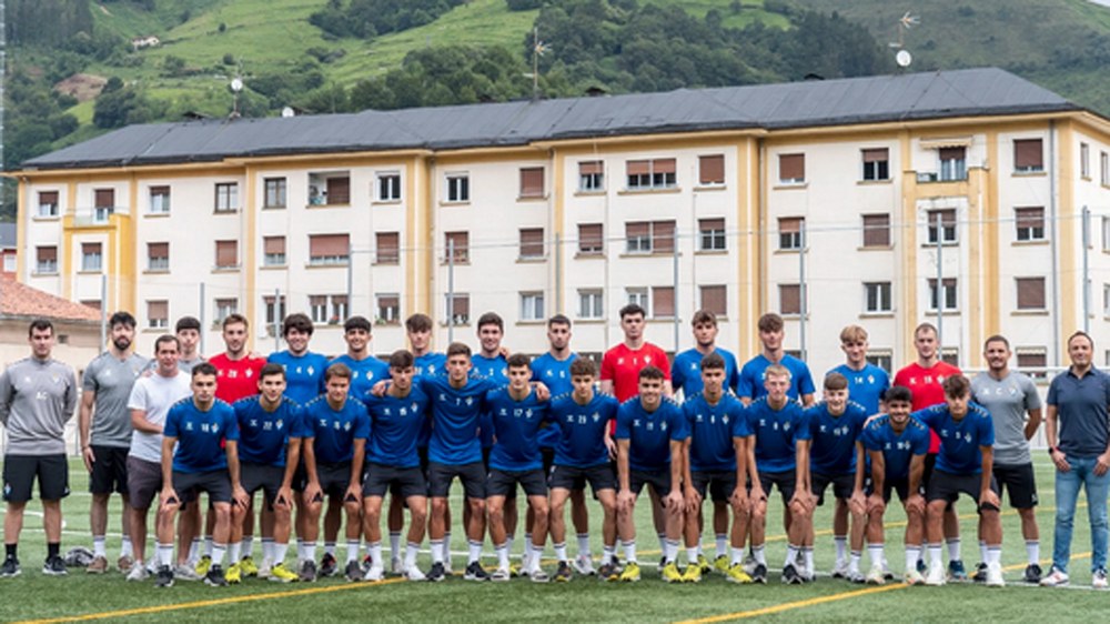 Vitoria filialak 2. RFEF mailan debutatuko duen denboraldiaurrea hasi du