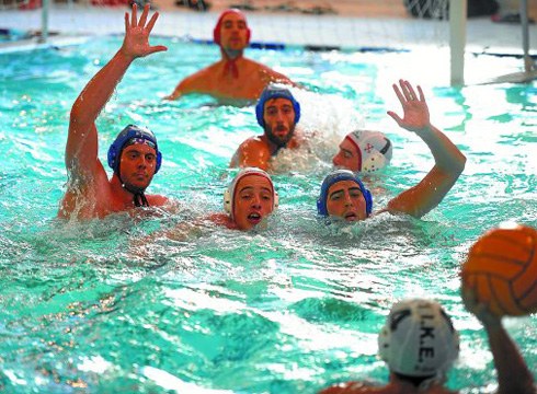 Waterpoloan bi garaipen eta bi porrot Urbatentzat asteburuan